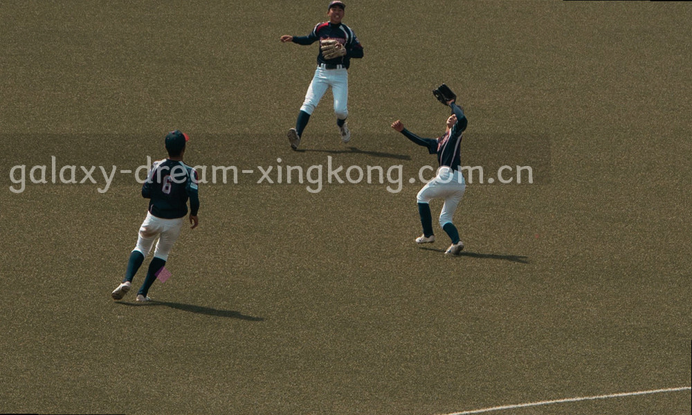 开赛、进球、纪律事件三个节点串联的抽象流程示意图，以荧光青为主色